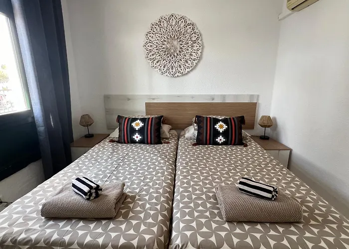 Central One Bedroom Apartment With Communal Pool - Casa Julie