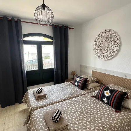 Central One Bedroom Apartment With Communal Pool - Casa Julie Tias Exterior photo