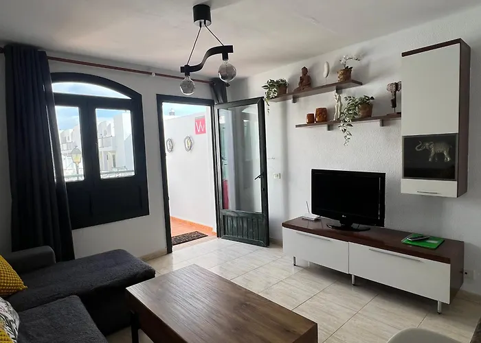 Central One Bedroom Apartment With Communal Pool - Casa Julie